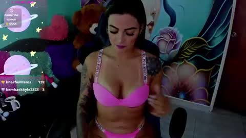 Snapshot of mia_bigtits_17 chatting on June 22, 2026, 9:01 pm Mia online show from June 22, 2026, 9:01 pm