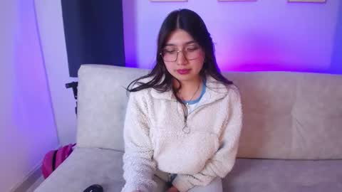 Mia  online show from November 6, 2025, 6:14 am