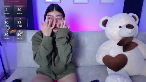 Mia  online show from November 11, 2025, 10:26 am