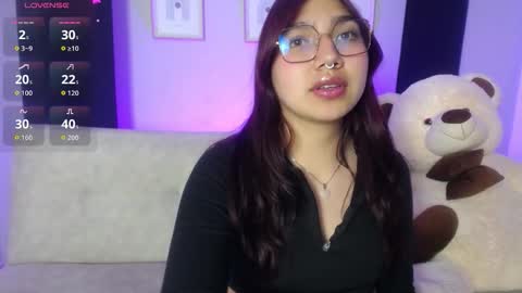 Mia  online show from November 20, 2025, 4:45 am