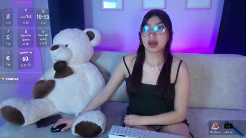 Mia  online show from November 25, 2025, 5:07 am