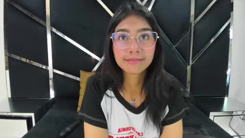 mia_clark18 online show from October 29, 2025, 3:03 pm