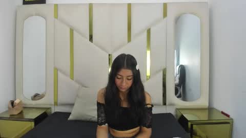 mia_clark18 online show from November 30, 2025, 4:22 pm