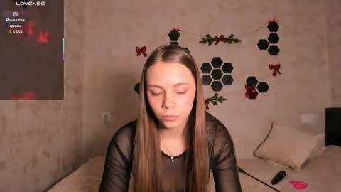 Mia  next stream Thursday 1400 UTC1 Friday 1400 UTC1 online show from January 5, 2026, 5:27 pm