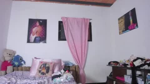 Mia Sandoval online show from April 23, 2026, 12:29 pm