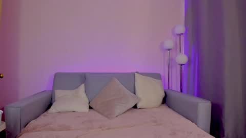 Sarah Luna online show from April 9, 2026, 12:10 pm