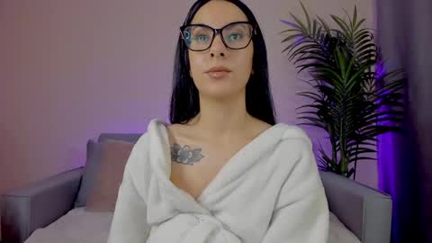 Sarah Luna online show from April 25, 2026, 11:24 am