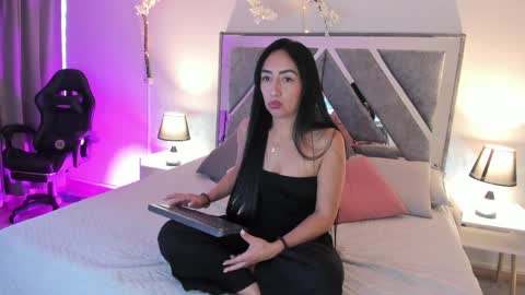 mia_davis__ online show from May 28, 2026, 12:02 pm