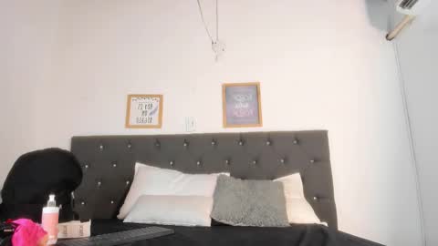 mia_diamond77 online show from March 6, 2026, 8:38 pm