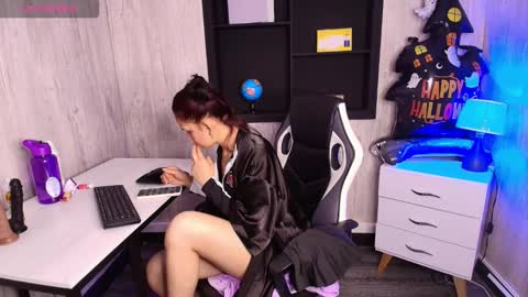 mia_esposito2 online show from November 6, 2025, 3:51 am