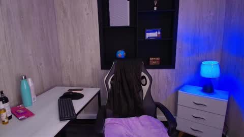 mia_esposito2 online show from November 28, 2025, 3:53 am