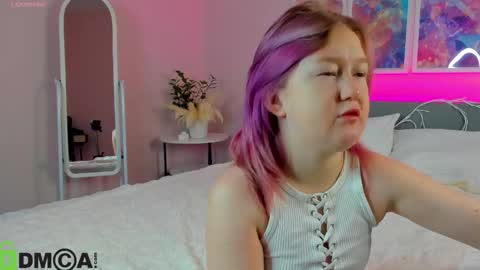 Mia online show from September 22, 2025, 2:35 am