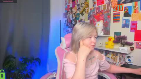 Mia online show from April 19, 2026, 2:22 am