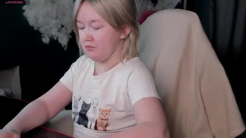 Snapshot of mia_ferd chatting on April 26, 2026, 2:31 am Mia online show from April 26, 2026, 2:31 am