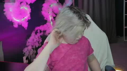 Snapshot of mia_ferd chatting on May 3, 2026, 3:01 am Mia online show from May 3, 2026, 3:01 am