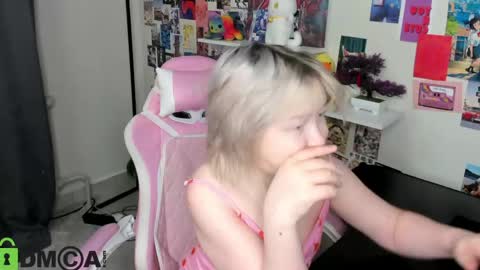 Snapshot of mia_ferd chatting on May 5, 2026, 3:03 am Mia online show from May 5, 2026, 3:03 am