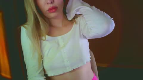 Mia online show from December 14, 2024, 8:51 pm