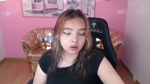 Mia online show from October 7, 2025, 12:35 pm