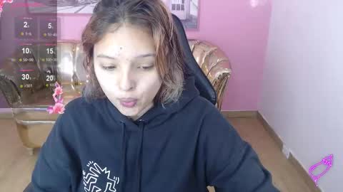 Mia online show from November 5, 2025, 1:11 pm