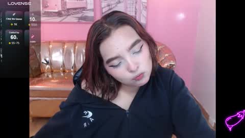 Mia online show from November 24, 2025, 1:00 pm