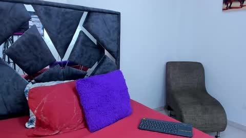 mia fox online show from December 2, 2025, 12:43 pm