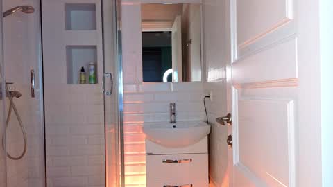 Mia online show from January 10, 2025, 9:13 am