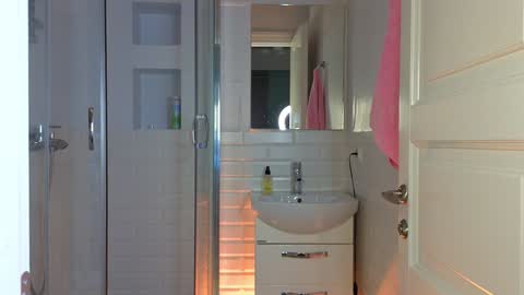 Mia online show from January 11, 2025, 9:15 am