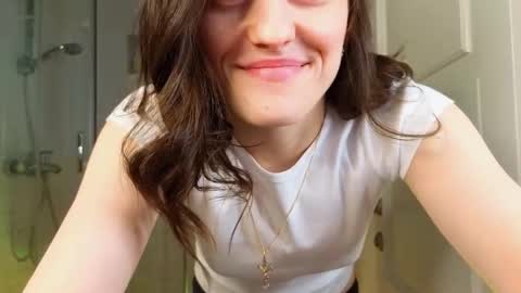 Mia online show from February 21, 2025, 7:23 am