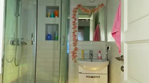 Mia online show from February 22, 2025, 9:12 am