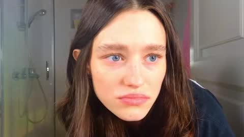 Mia online show from March 3, 2025, 5:31 am