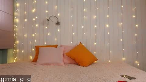 Mia online show from September 10, 2025, 6:02 am