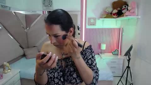 mia_garcia28 online show from November 24, 2025, 7:46 pm