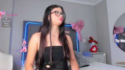 mia online show from March 31, 2026, 1:22 pm