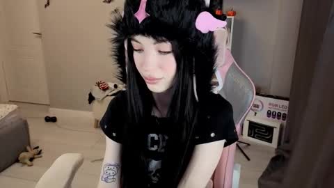 Snapshot of mia_gothh chatting on November 28, 2025, 3:14 pm MIA HELP ME REACH 100 LIKES online show from November 28, 2025, 3:14 pm