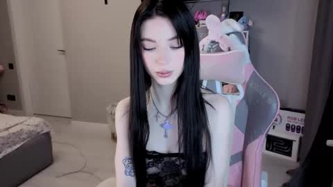 Snapshot of mia_gothh chatting on December 3, 2025, 3:43 pm MIA HELP ME REACH 100 LIKES online show from December 3, 2025, 3:43 pm