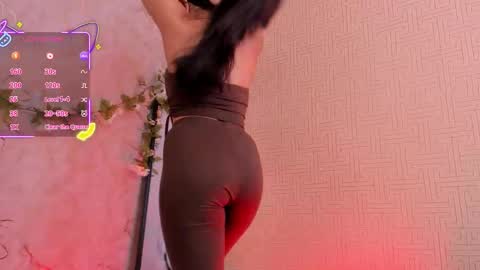 Mia online show from September 28, 2025, 12:43 pm