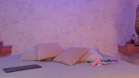 mia_hill1_ online show from June 28, 2026, 8:04 pm