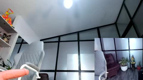 Mia.... Nice to meet you  thumb up me please its important online show from February 15, 2025, 4:23 pm