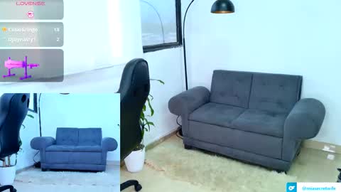 Mia.... Nice to meet you  thumb up me please its important online show from January 8, 2026, 10:12 pm