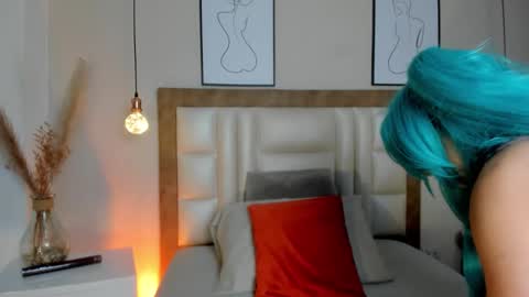 Mia online show from March 22, 2026, 3:04 pm