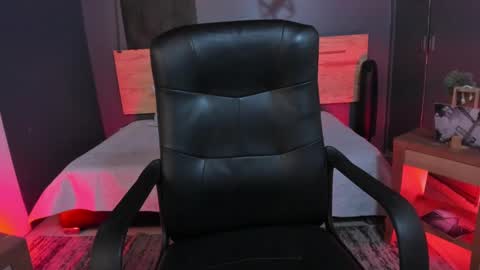 Val  online show from February 18, 2025, 7:52 pm