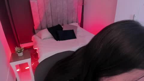 Val  online show from June 5, 2026, 10:04 pm