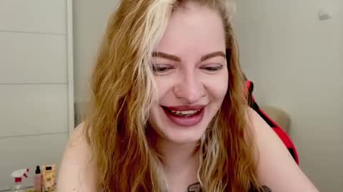 Snapshot of mia_kamp chatting on July 25, 2026, 9:18 am Mia online show from July 25, 2026, 9:18 am