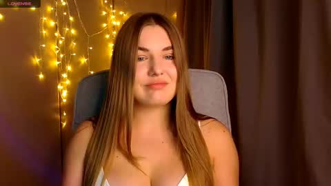 mia_lemm online show from September 17, 2025, 10:39 am