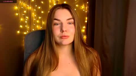 mia_lemm online show from September 18, 2025, 4:14 am