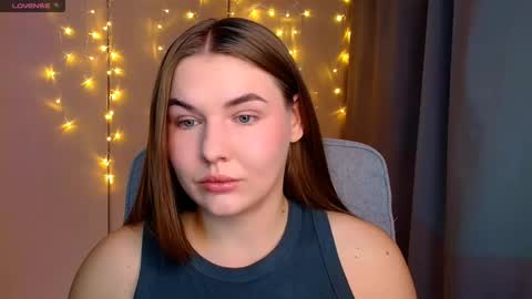 mia_lemm online show from September 25, 2025, 8:40 am