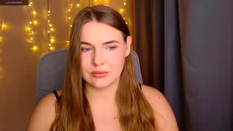 mia_lemm online show from October 3, 2025, 8:55 am