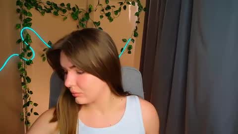 mia_lemm online show from April 17, 2026, 7:00 am