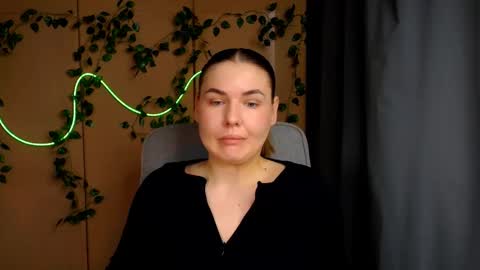 mia_lemm online show from April 23, 2026, 7:20 am