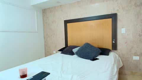 MIALOPEZ      .     Y      .      online show from February 10, 2025, 6:24 pm